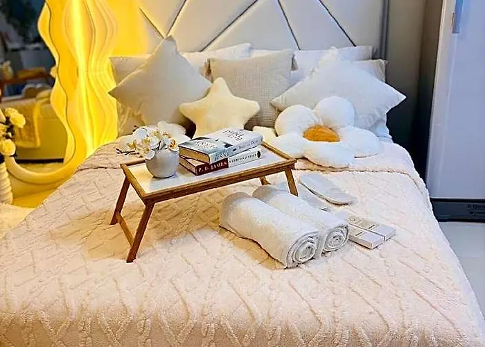 Serenity Haven In Mckinley Hill Bgc 호텔 4*